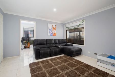 Large Family Home - Entertaining Paradise! - Photo 2