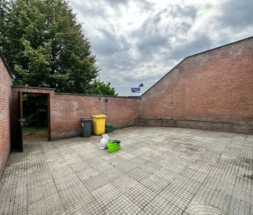 Ruim gelijkvloers appartement met terras en garage. - Photo 2