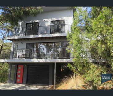 16 Sunvale Avenue Sandy Bay TAS 7005 Australia - Photo 3