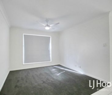 Modern Family Home in Logan Reserve! - Photo 4
