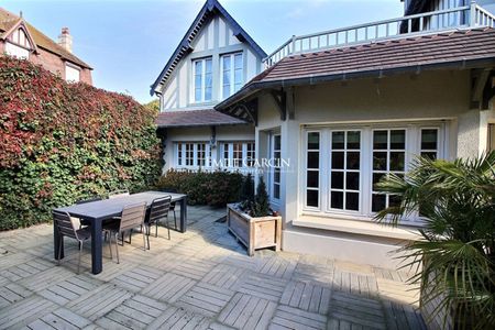 Deauville, Triangle d'or, proche de la plage, très belle propriété normande avec jardin - Photo 5