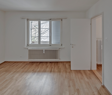 VOLLSTÄNDIG RENOVIERTE 2 1/2-ZIMMER-WOHNUNG - Foto 1