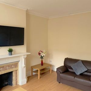 8 Bed Terraced House, Hawarden Avenue, L17 - Photo 2