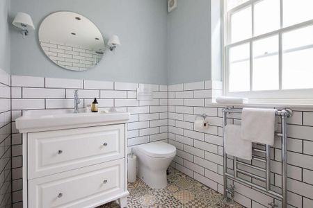 3 bedroom mews to rent - Photo 3