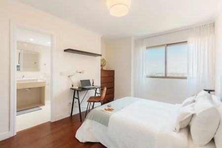 Plaça del Mestre Ripoll, Valencia, Valencian Community 46022 - Photo 2