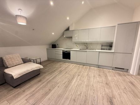 Flat, Alpine House, a Cuckoo Hall Lane, London - Photo 3