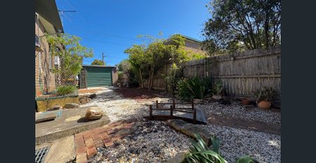 Walk to Eastwood Station – Full-Brick 4 Bedroom Home - Photo 2