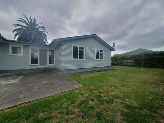 Renovated LARGE 7 Bedroom House - Photo 1
