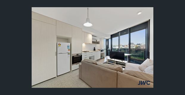 FULLY FURNISHED Sparkling 2 Bedroom Apartment - Photo 1