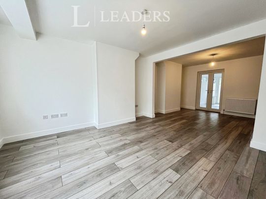 3 bedroom house to rent Dudley Road, CO15 - Photo 1