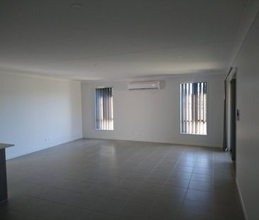 FOUR BEDROOM HOME IN HILLVUE - Photo 3