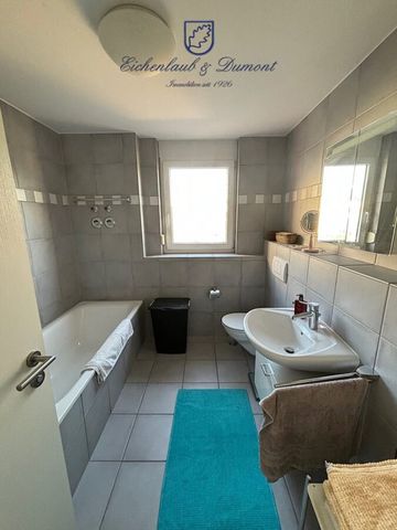 Möblierte 2-ZKB-Wohnung mit EBK, Garage und Balkon im Park Vauban - Photo 5