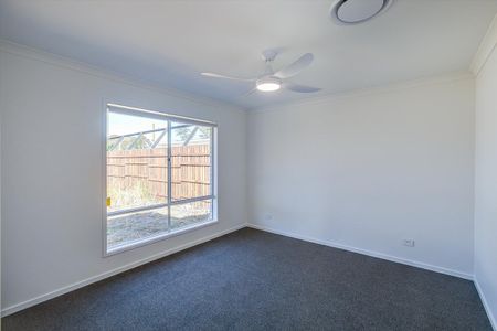 Family Home in 'Affinity Estate' With Ducted Air Con System. - Photo 5