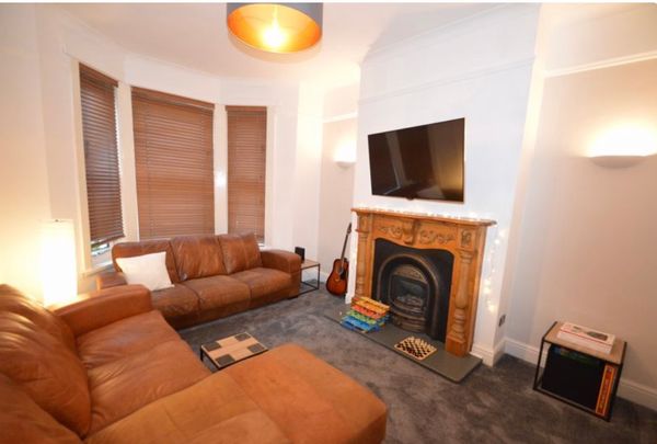 6 Bed - 39 Delph Mount, Woodhouse, Leeds - LS6 2HS - Student - Photo 1