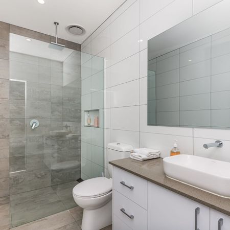 FULLY FURNISHED - SEE AGENT FOR AVAILABILITY - Photo 4