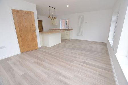 4 bedroom detached house to rent - Photo 5