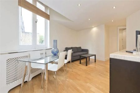 4 bedroom mews to rent - Photo 2