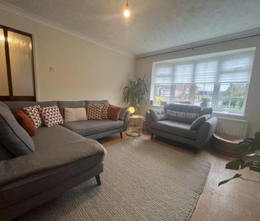 4 bedroom link detached house to rent - Photo 1