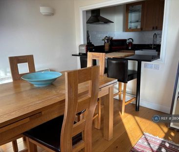 1 bedroom flat to rent - Photo 2