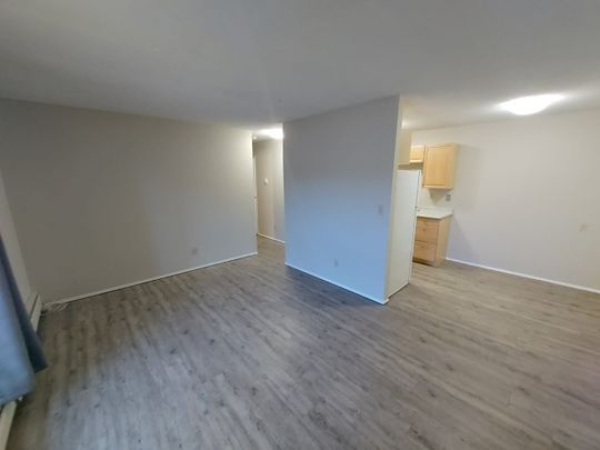 Unit Available in Mature Area of Downtown! One Month Free Rent!! - Photo 1