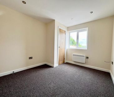 2 bedroom Flat To Let - Photo 2