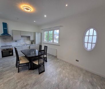 3 bedroom flat to rent - Photo 1