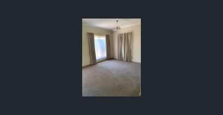 Beautiful 2 bedroom property - Phone call and email enquires will not be answered - Photo 5