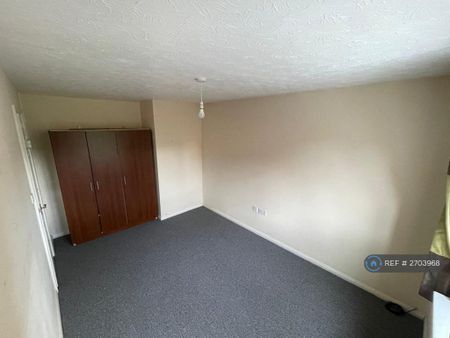 4 bedroom end of terrace house to rent - Photo 3