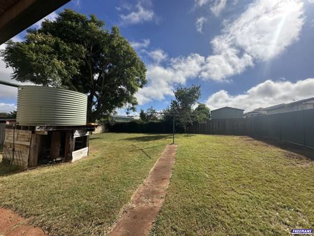 Spacious Family Home - Photo 5