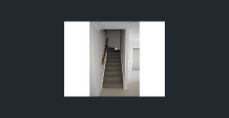 3 Level townhouse with large tandem garage - Photo 5