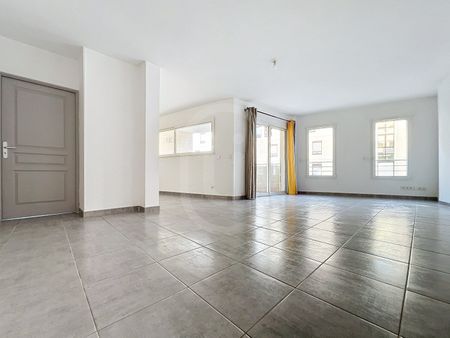 Location Appartement 3 pièces 82m² MONTPELLIER 34000 - Photo 4