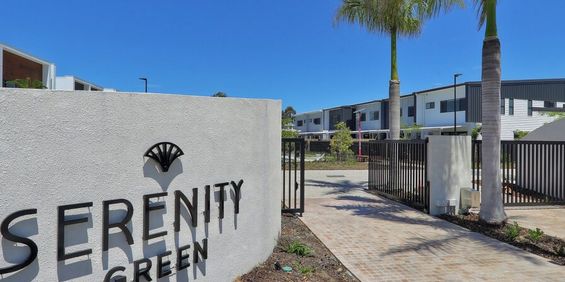 Stunning 4 Bedroom Townhome at Helensvale - Photo 3