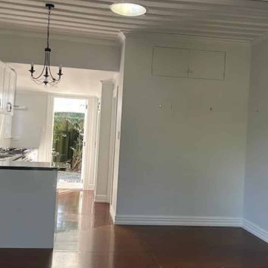 RUSSELL - TWO BEDROOMS - $625.00/WEEK - Photo 1