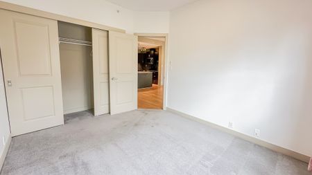 **Gateway Garrison Green – 1 Bedroom + Den** Utilities Included - Photo 3