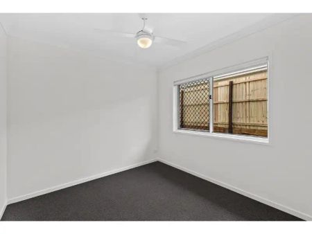 “Stunning 4-Bedroom Home!” - Photo 4