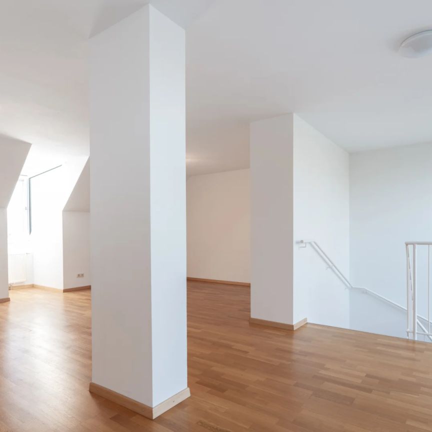 PROVISIONSFREI: MODERNE, HELLE 3-ZIMMER DG-MAISONETTE MIT TERRASSE - IDEAL FÜR PENDLER! - Foto 1