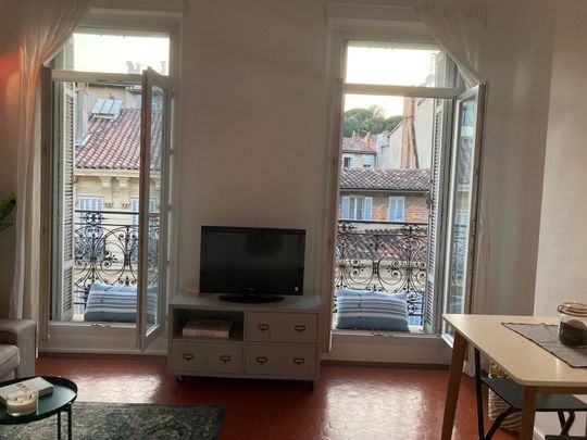 Très beau T2 meublé de 38 m² Cinq avenue - Photo 1