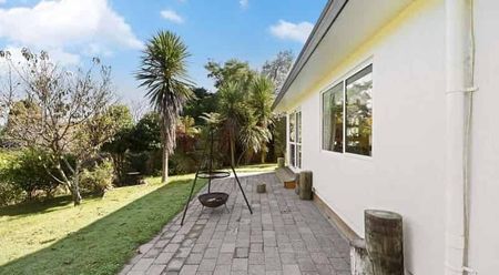 Centrally Located Three Bedroom - Photo 4