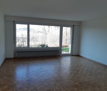 grosszügige 2.5-Zimmerwohnung mit Gartensitzplatz - Photo 1