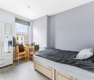 Warwick Road, SW5, London - Photo 1