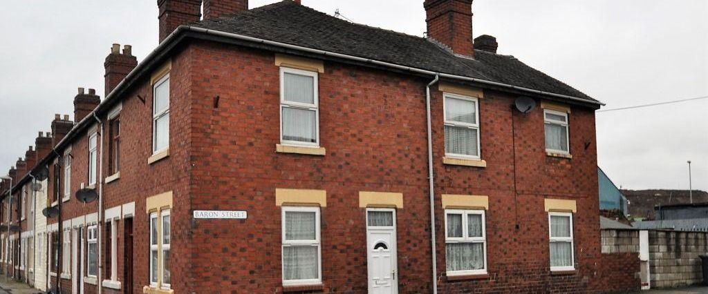 3 bedroom end of terrace house to rent - Photo 1