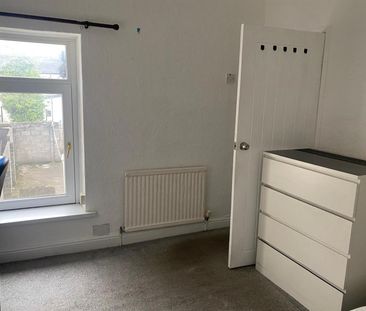House - Terraced For Rent New Park Terrace, Pontypridd - Photo 2