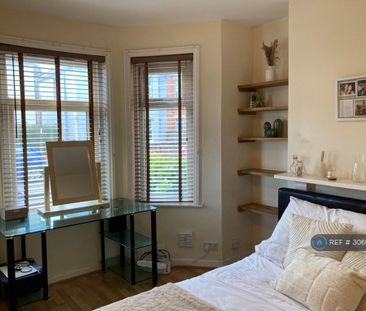 5 bedroom semi-detached house to rent - Photo 4