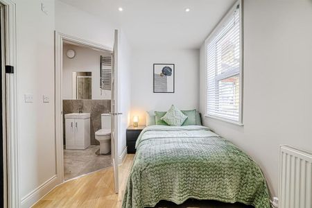 1 bedroom in a house share to rent - Photo 5