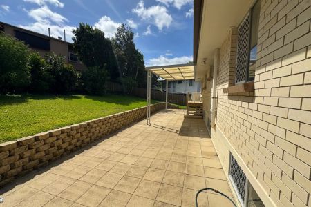 TWO LEVEL FAMILY HOME READ TO RENT - Photo 3