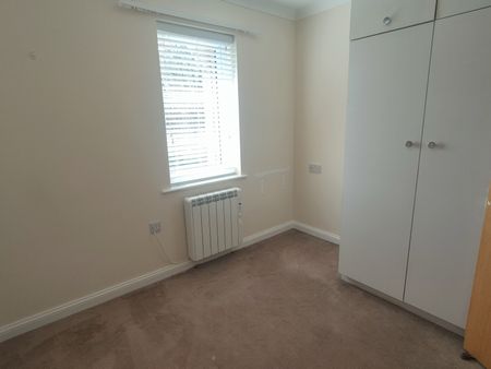 East Barton Road, Bury St. Edmunds, Great Barton - Photo 2