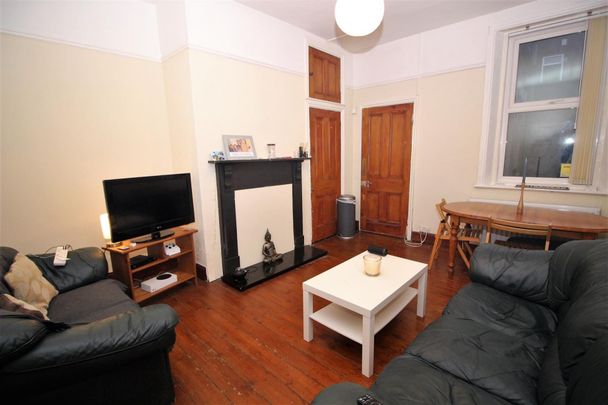 2 bedroom Student Flat to rent in Dinsdale Road, Sandyford, Newcastle Upon Tyne NE2 - Photo 1