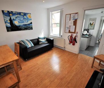 1 bedroom in a house share to rent - Photo 2