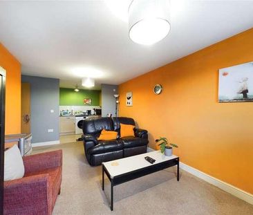 Commonwealth Drive, Three Bridges, Crawley, West Sussex, RH10 - Photo 2