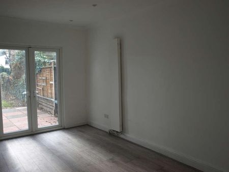 Wealdstone, HA3 - Photo 2